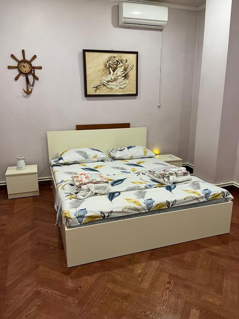 Yellow Fox Yerevan Bagian luar foto